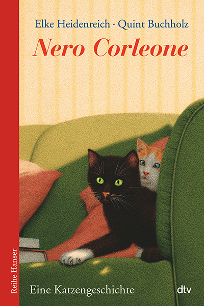 Buchcover auf dem 2 Katzen auf einer Couch sitzen. Die Couch ist grün und esliegen zwei Bücher darauf. Der kater im Vordergrund ist schwarz mit weißen Pfoten, die Katze im Hintergund ist orange-weiß getigert.