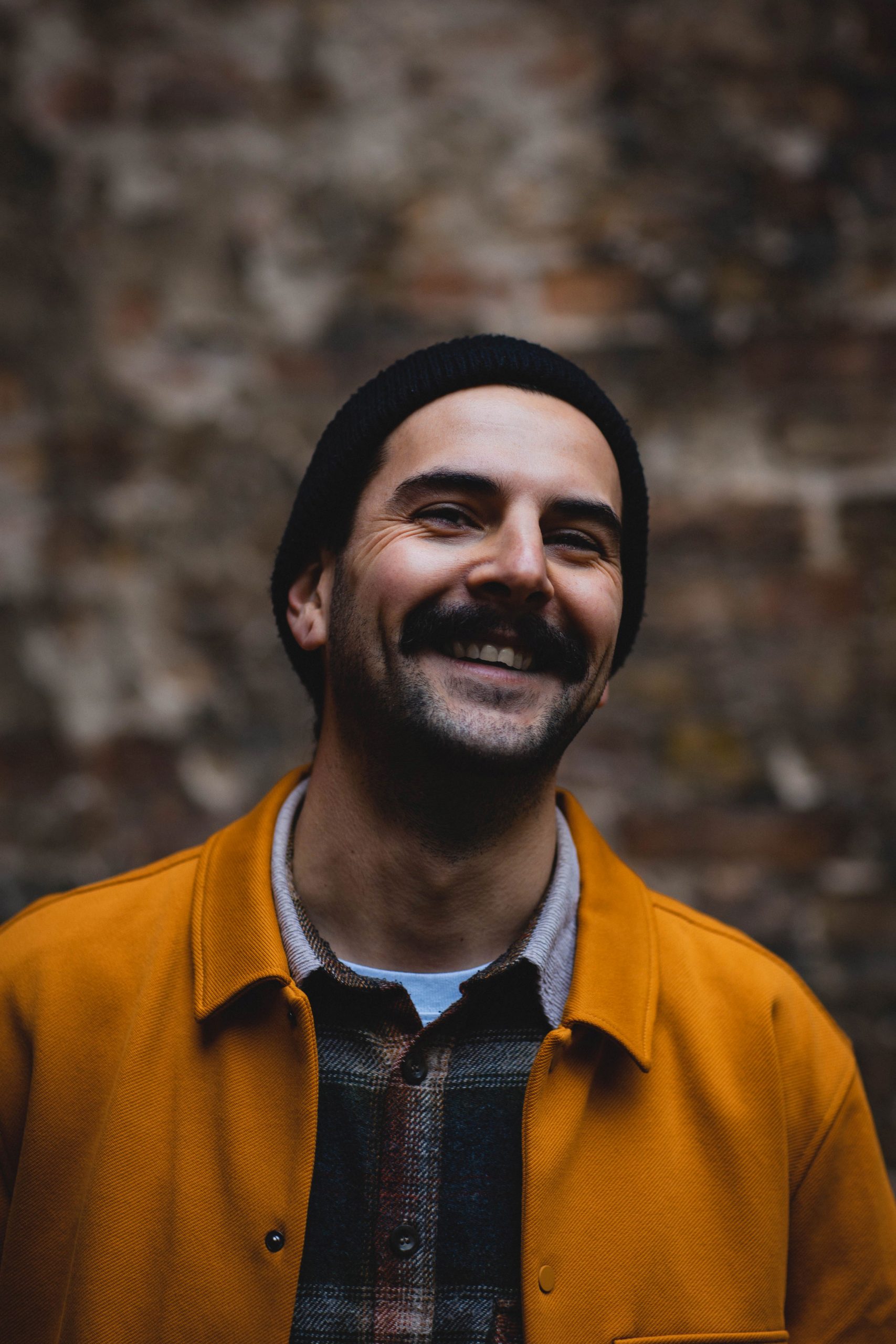 Porträts des Autoren Denis Pfabe