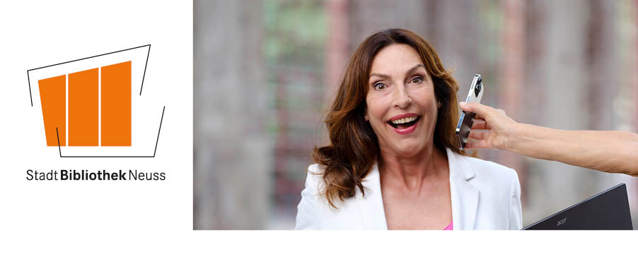 Ein Foto der diesjährigen Comedian Andrea Volk und das Logo der Stadtbibliothek Neuss.