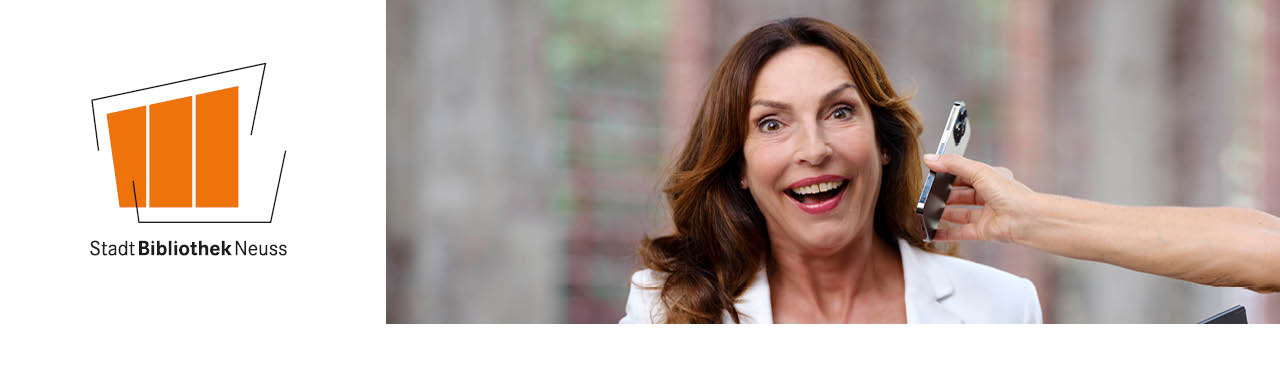 Ein Foto der diesjährigen Comedian Andrea Volk und das Logo der Stadtbibliothek Neuss.